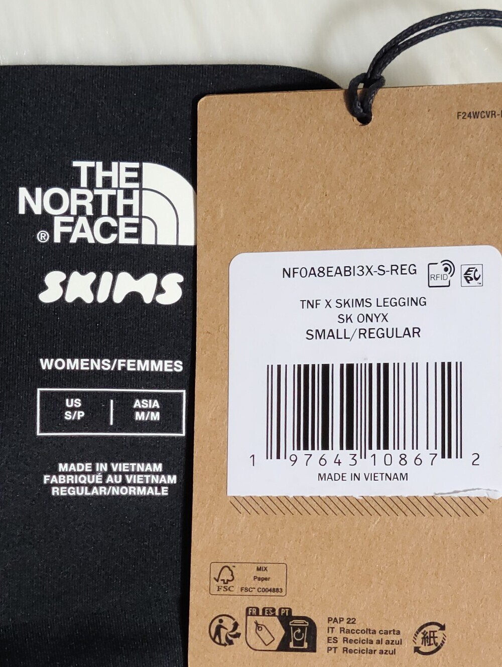 The North Face TNF x SKIMS Refina Leggings Onyx Women Small NEW - Picture 3 of 7